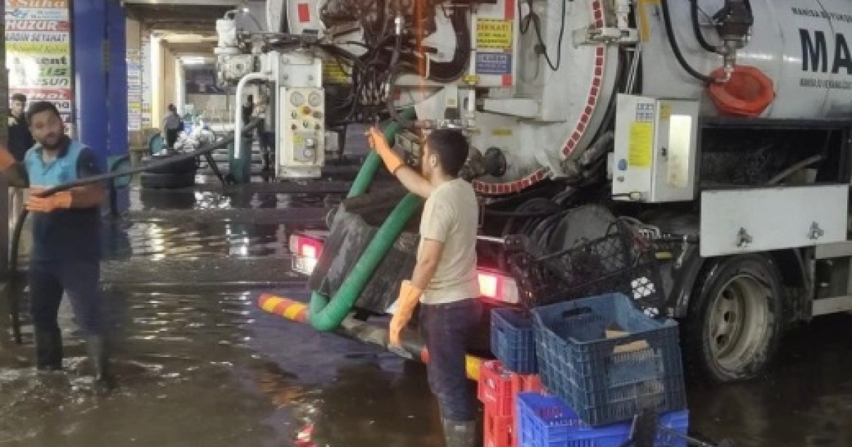MANİSA BÜYÜKŞEHİR BELEDİYESİ’NDEN SALİHLİ’DEKİ SEL MAĞDURLARINA DESTEK