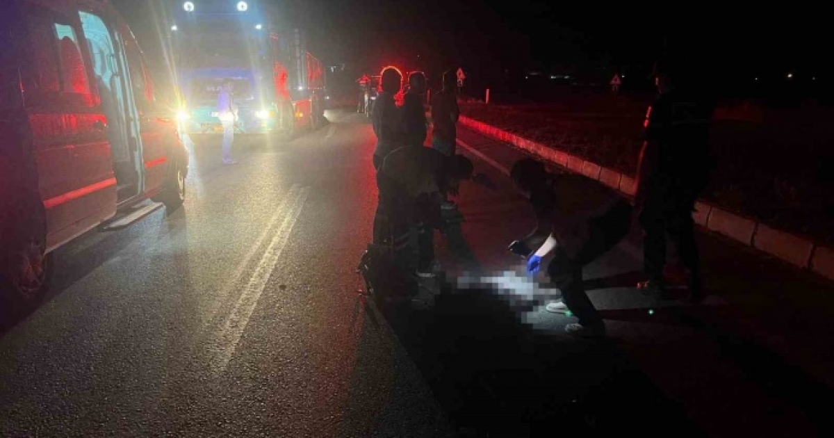 FECİ KAZA: ÖNCE TIR ÇARPTI, SONRA OTOMOBİL EZDİ
