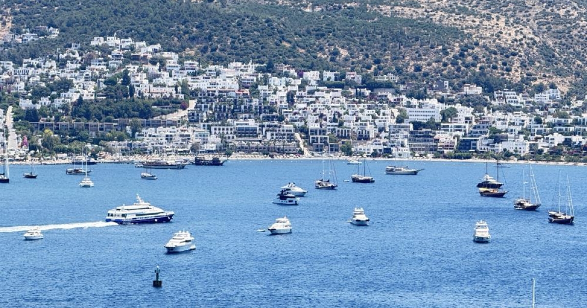 BODRUM KOYLARINI YATLAR KUŞATTI