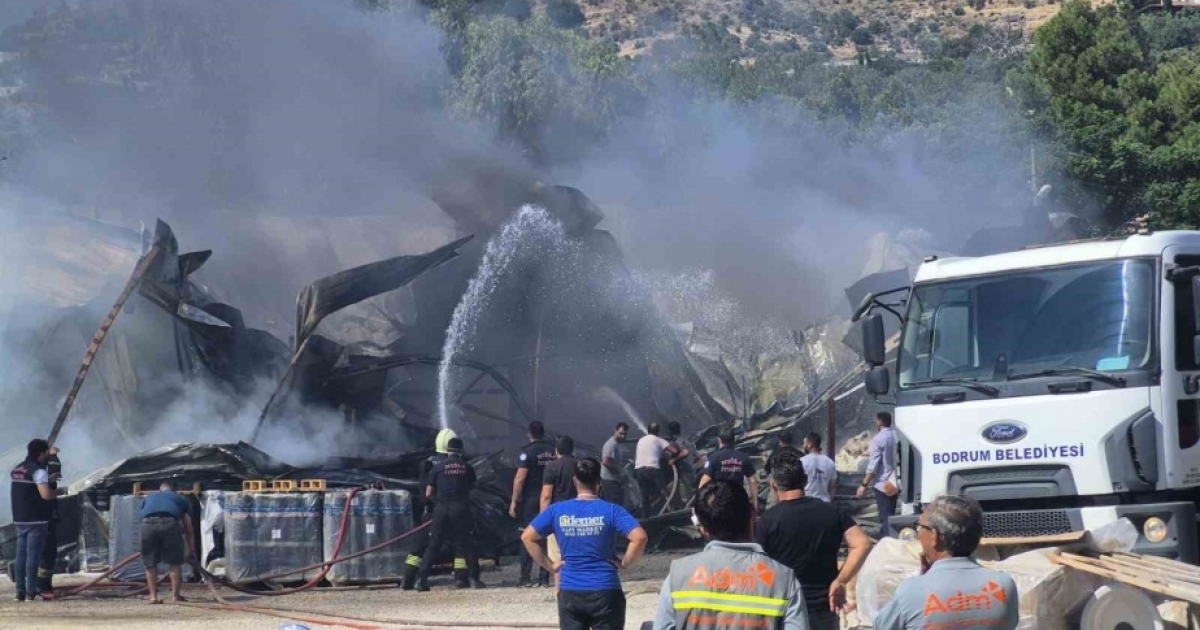 BODRUM’DA YAPI MARKET ALEV ALEV YANDI
