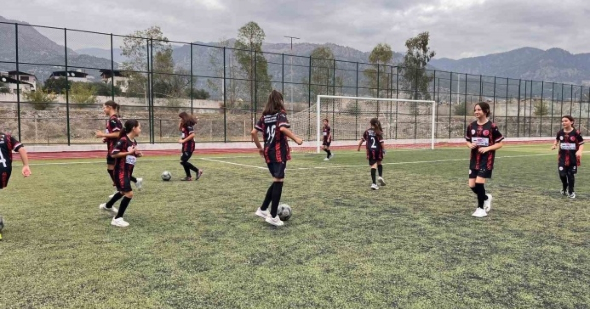 BUHARKENT’TE UYUŞTURUCUYLA MÜCADELEYE FUTBOL DESTEĞİ
