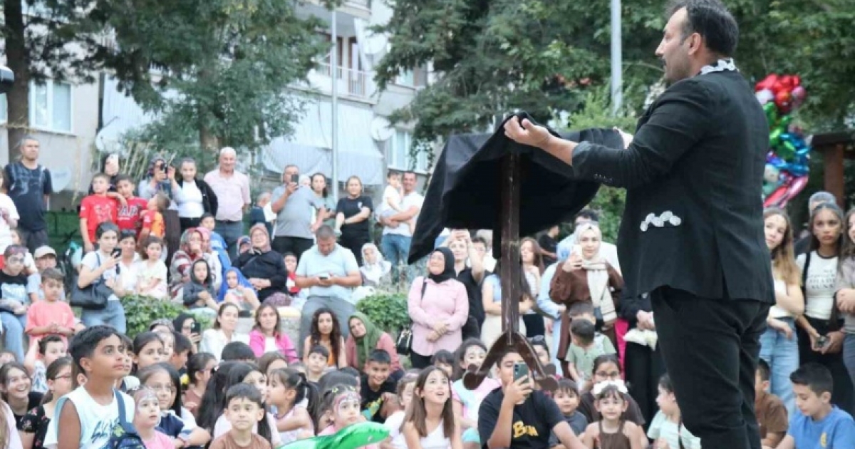 GÖRDES’TE ÇOCUK ŞENLİĞİ’NE YOĞUN İLGİ
