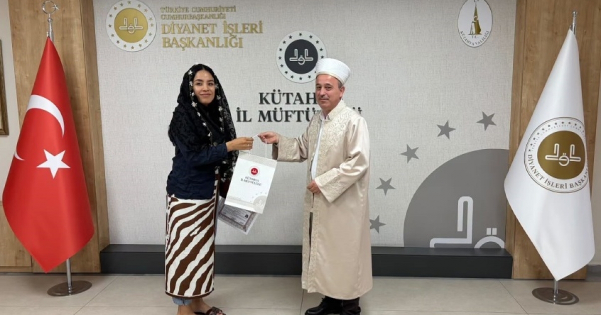 MEKSİKALI RUBİ MÜSLÜMAN OLUP, AYŞE İSMİNİ ALDI

