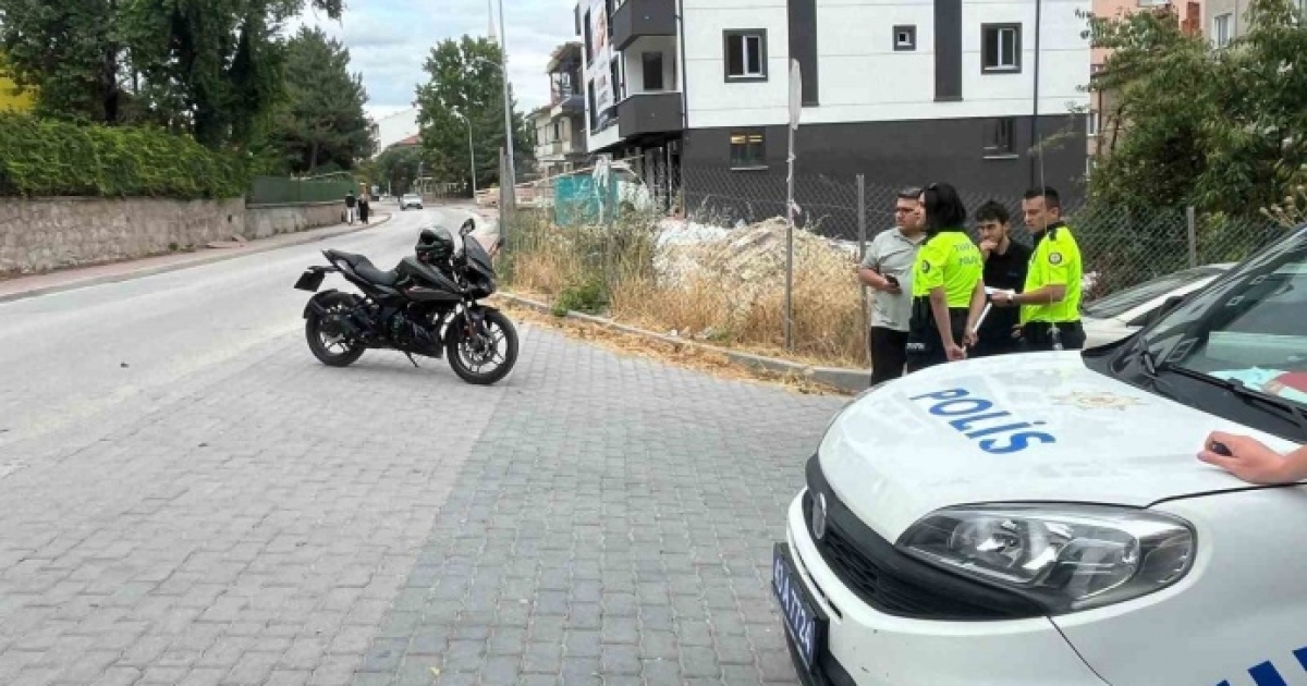 TAVŞANLI’DA OTOMOBİL İLE MOTOSİKLET ÇARPIŞTI: 1 YARALI
