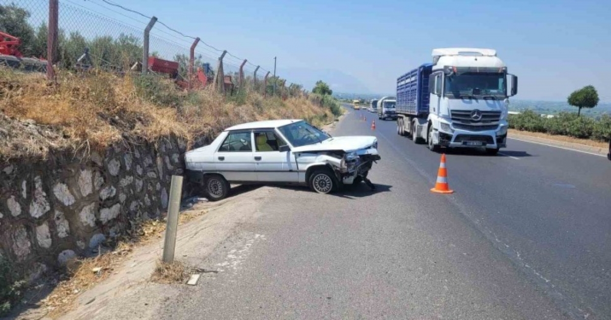 MANİSA’DA TIR İLE OTOMOBİL ÇARPIŞTI: 2 YARALI
