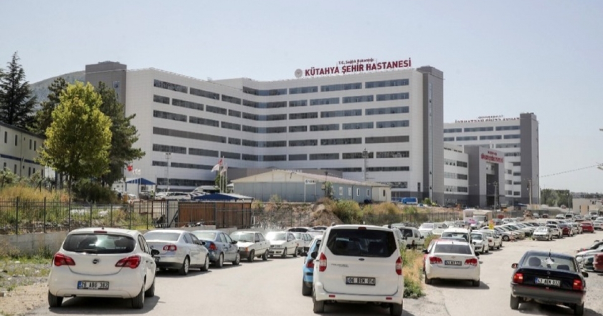 KÜTAHYA’DA HASTANEYE GETİRİLEN MAHKUM FİRAR ETTİ
