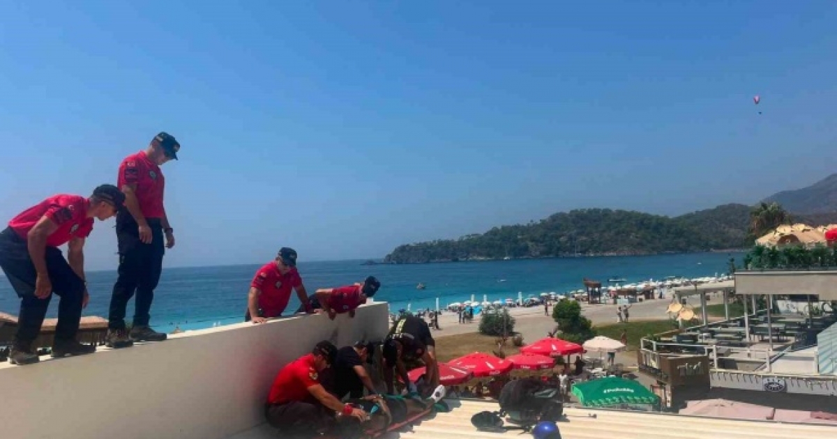 FETHİYE’DE YAMAÇ PARAŞÜTÜ KAZASI: 2 KİŞİ YARALANDI
