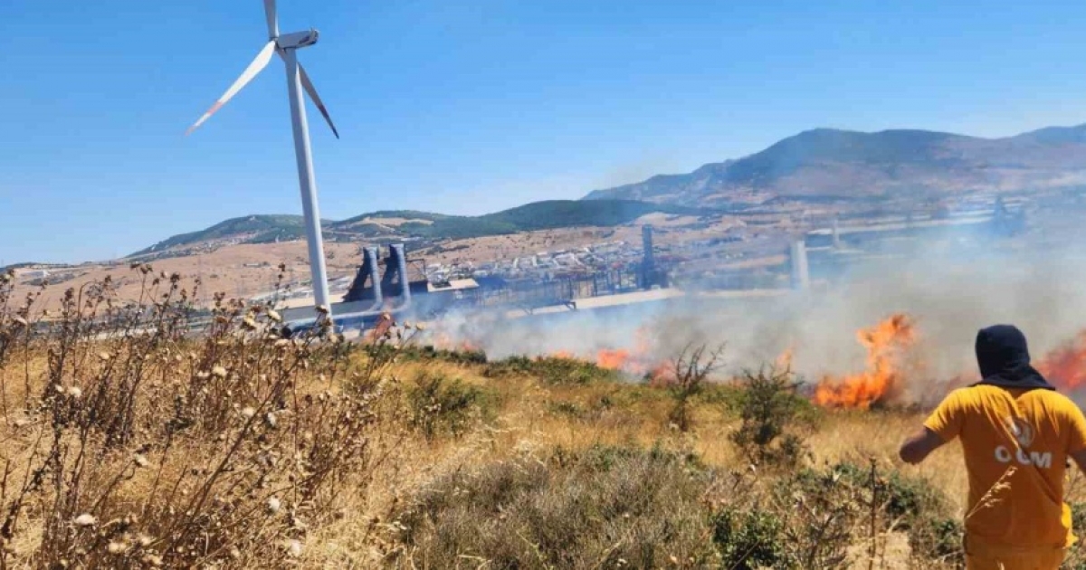 İZMİR ALİAĞA’DA FABRİKALAR BÖLGESİNDEKİ YANGIN KONTROL ALTINA ALINDI
