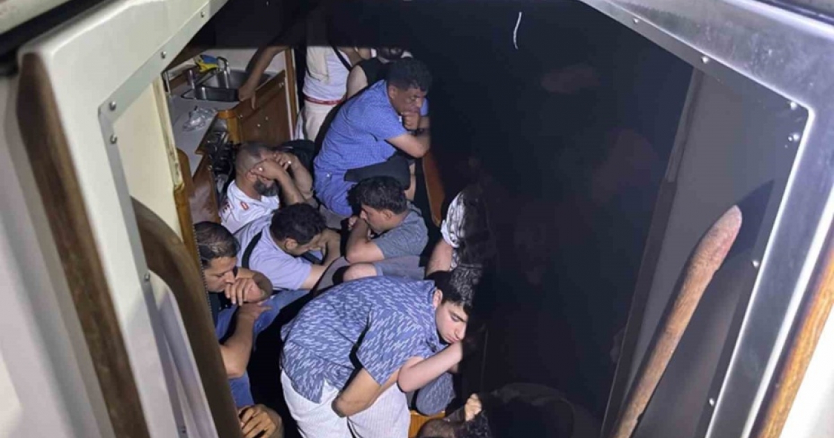 TEKNEDE 40 DÜZENSİZ GÖÇMEN VE 2 GÖÇMEN KAÇAKÇISI YAKALANDI