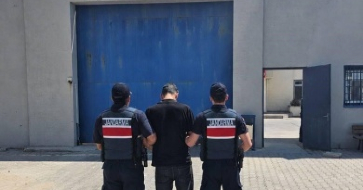 JANDARMA ÇEŞİTLİ SUÇLARDAN ARANAN 24 KİŞİYİ YAKALADI
