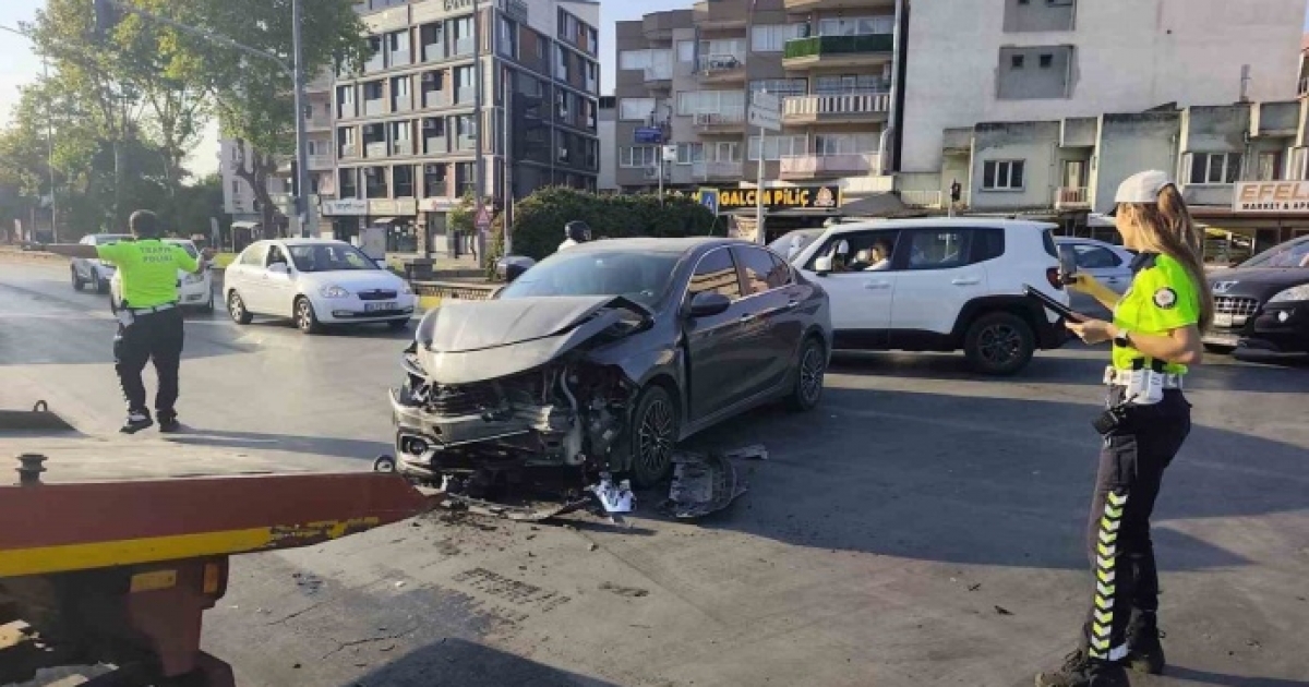 AYDIN’DAKİ KAZADA BABA VE OĞLU YARALANDI
