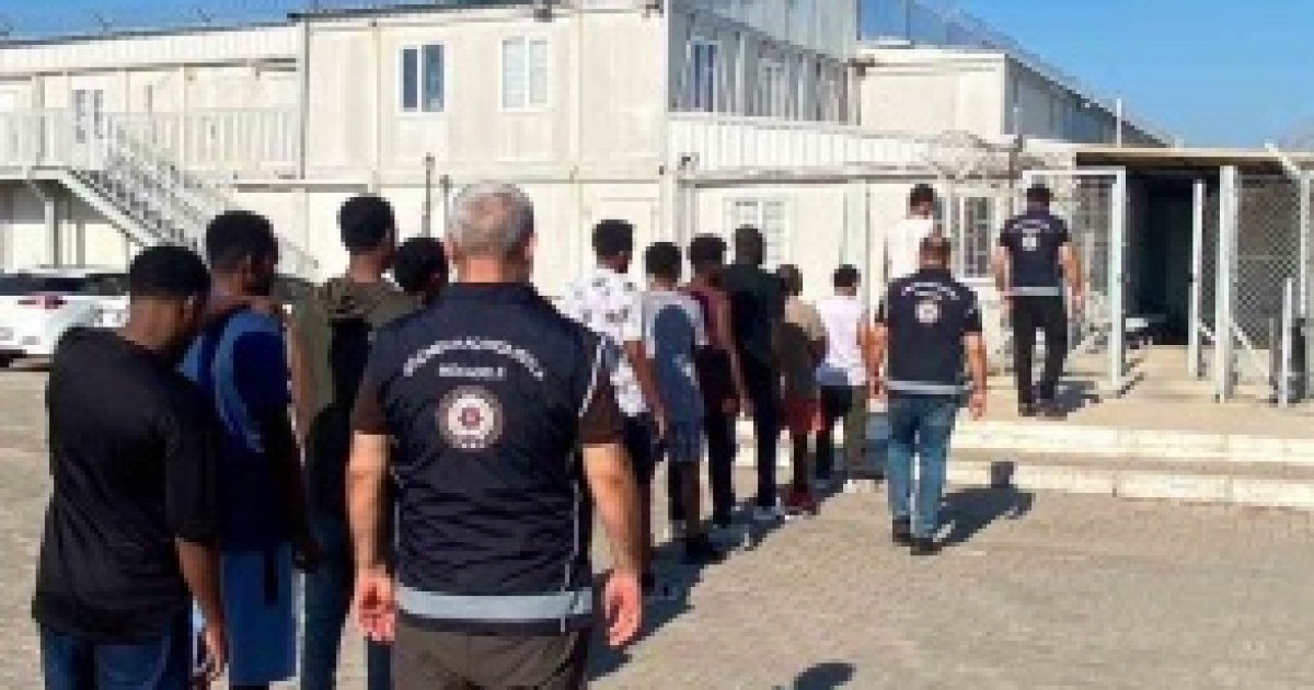 AYDIN’DA 19 DÜZENSİZ GÖÇMEN YAKALANDI
