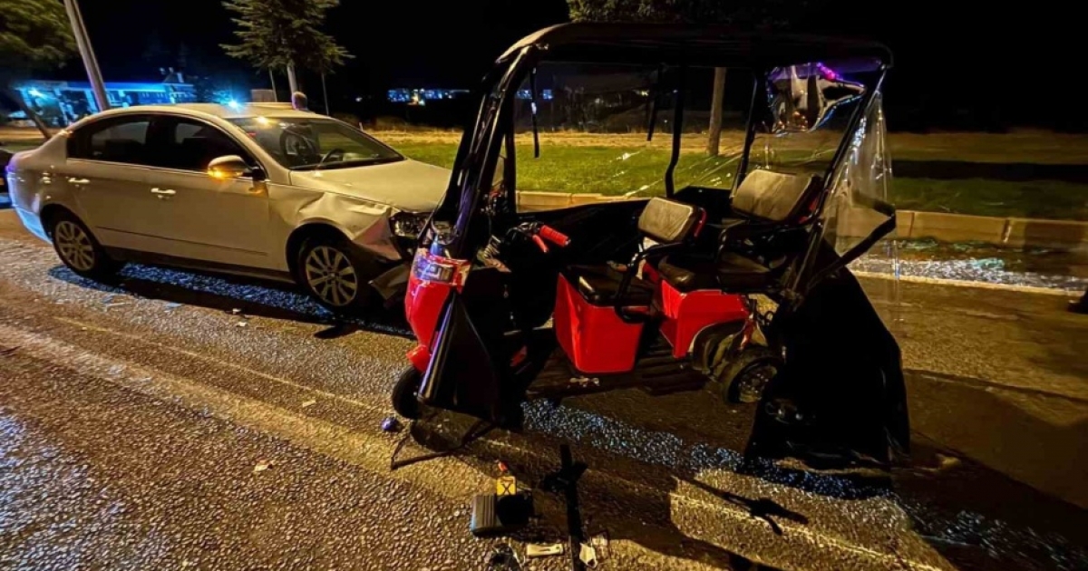 TAVŞANLI’DA OTOMOBİL ELEKTRİKLİ BİSİKLETE ÇARPTI: 2 YARALI
