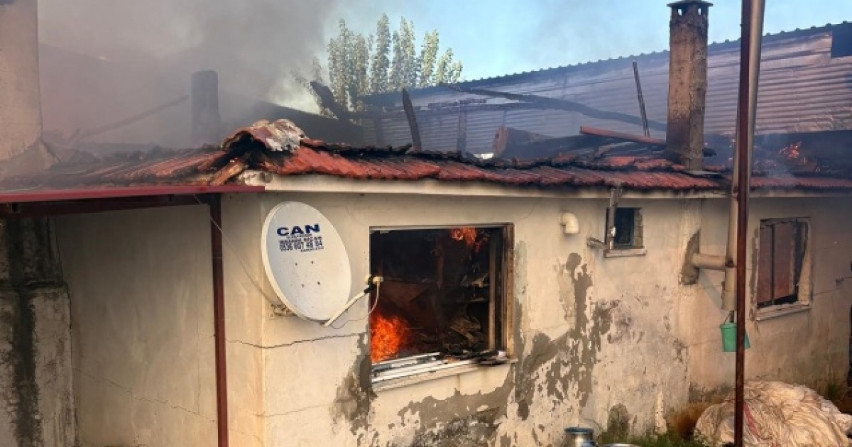 KARACASU’DAKİ EV YANGINI SÖNDÜRÜLDÜ
