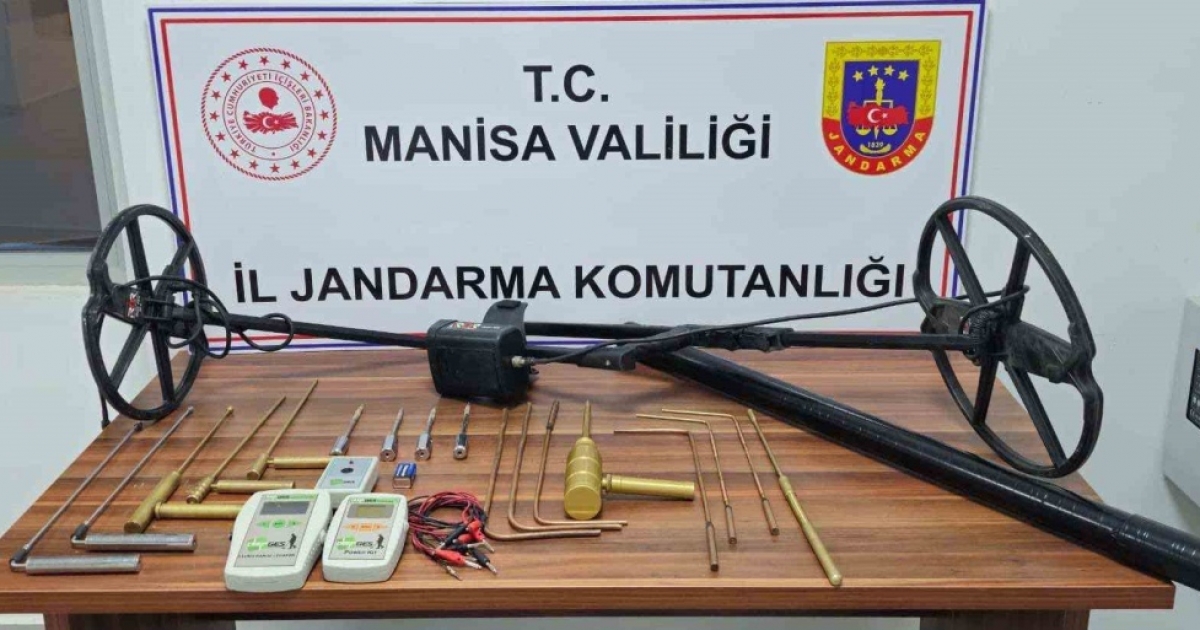MANİSA’DA KAÇAK DEFİNE AVINA SUÇÜSTÜ: 5 KİŞİ YAKALANDI