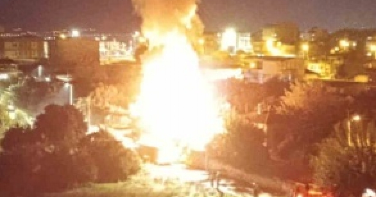 YANGINDA EV KÜL OLDU, 4 KİŞİLİK AİLE ZOR KURTULDU
