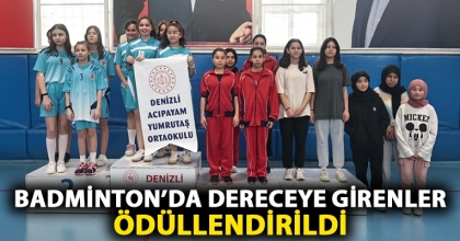 BADMİNTON’DA DERECEYE GİRENLER ÖDÜLLENDİRİLDİ