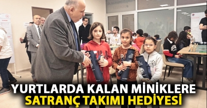 YURTLARDA KALAN MİNİKLERE SATRANÇ TAKIMI HEDİYESİ