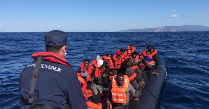 Yunanistan'ın ölüme ittiği 41 göçmen kurtarıldı  