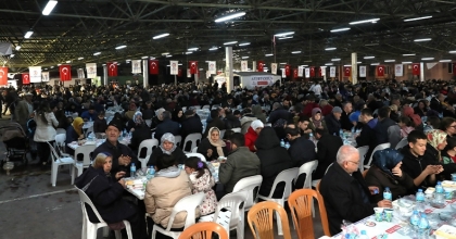 Yüzlerce Kişi Büyükşehir’in İftar Sofrasında Buluştu
