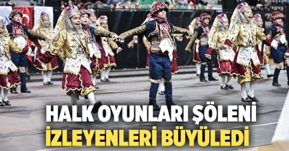 Halk Oyunları Şöleni İzleyenleri Büyüledi  