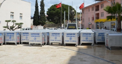 Koçarlı Belediyesi'ne 535 adet çöp konteyneri hibe edildi