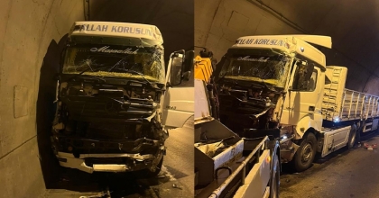 Tır şoförü, tünel duvarına çarptı