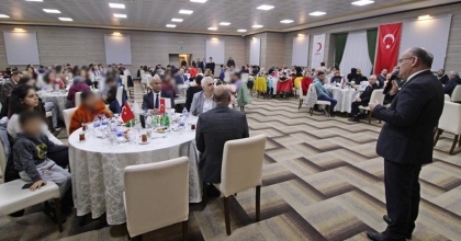 Kızılay Manisa'dan Dünya Yetimler Günü Dolayısıyla İftar Programı