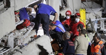 İzmir depreminde yıkılan bina için belediye görevlilerine hapis talebi