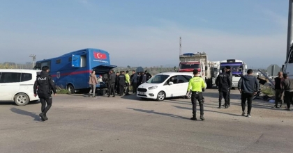 Manisa'da cezaevi nakil aracı tırla çarpıştı: 6'sı asker 9 yaralı