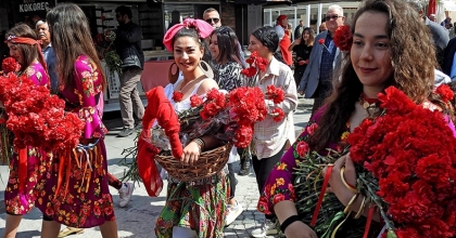 Dünya Romanlar Günü Çeşme'de Kutlandı   