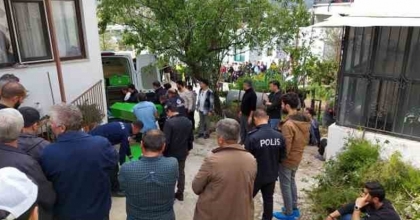 Önce Annesini Sonra Kardeşini Öldürdü, Ardından İntihar Etti