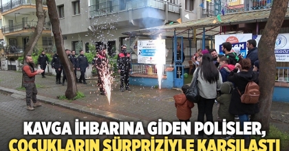 Kavga ihbarına giden polisler, çocukların sürpriziyle karşılaştı   