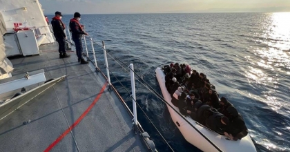 İzmir açıklarında 113 göçmen kurtarıldı, 26 göçmen yakalandı  