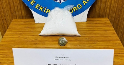 İzmir'de polisin akıl dolu taktiğiyle yüklü miktarda kokain yakalandı  