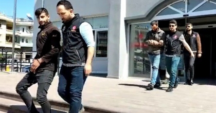 İzmir Polisi Zehir Tacirlerine Göz Açtırmadı: 3 Tutuklama  