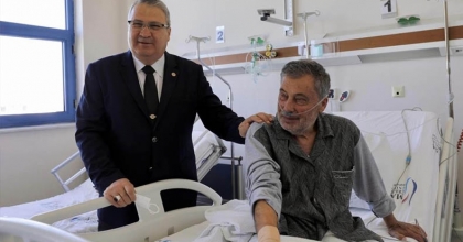 Belediye başkanının kalp masajı yaptığı vatandaş hayata döndü