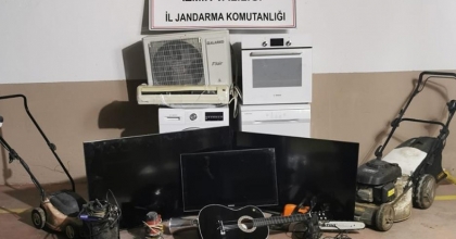 Evdeki gitarı bile çalmışlar