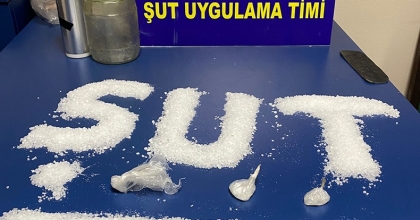 İzmir'de 'ŞUT' timinden uyuşturucu tacirlerine suçüstü