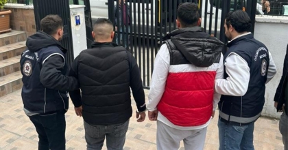 İzmir Polisinden Göçmen Kaçakçılarına Darbe: 5 Tutuklama  