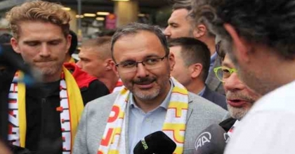 Bakan Kasapoğlu, Göztepeli Taraftarla Buluştu