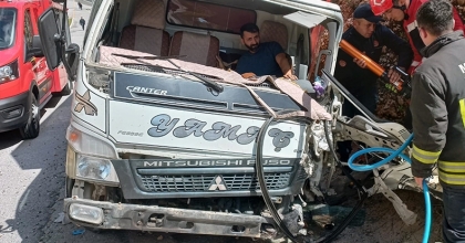 Kamyon sürücüsü ölümden döndü  