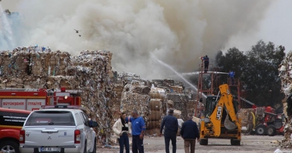 Manisa OSB’deki kağıt fabrikasındaki yangın kontrol altına alındı  
