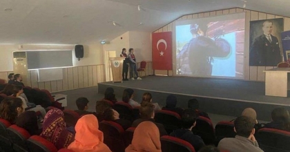 Öğrencilere siber zorbalık eğitimi verildi  