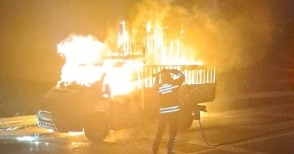 Malzeme Yüklü Kamyonet Cayır Cayır Yandı  