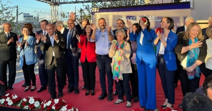 CHP, İzmir'de milletvekili adaylarını tanıttı  