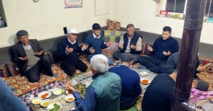 Köy odasında birlikte iftar yapıp asırlık geleneği yaşattılar   