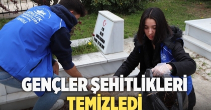 Gençler Şehitlikleri Temizledi