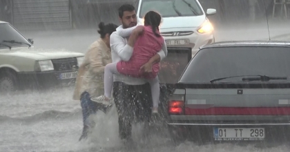 Adana'da Sağanak Ve Dolu Sele Neden Oldu, Yollar Su Altında Kaldı