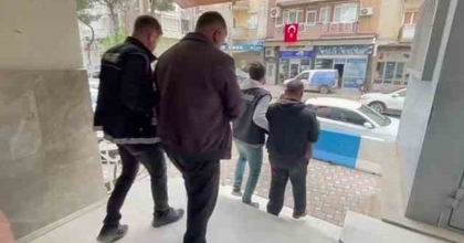 Kiraz'da 345 Kök Hint Keneviri Ele Geçirildi